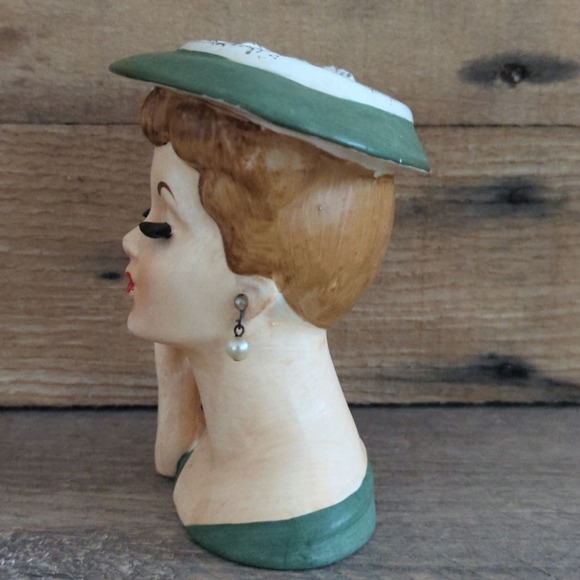 Vtg 4.5" Lee Wards Lady Head Vase Hand Up Green Dress and Hat Earrings Eyelashes - Picture 3 of 11